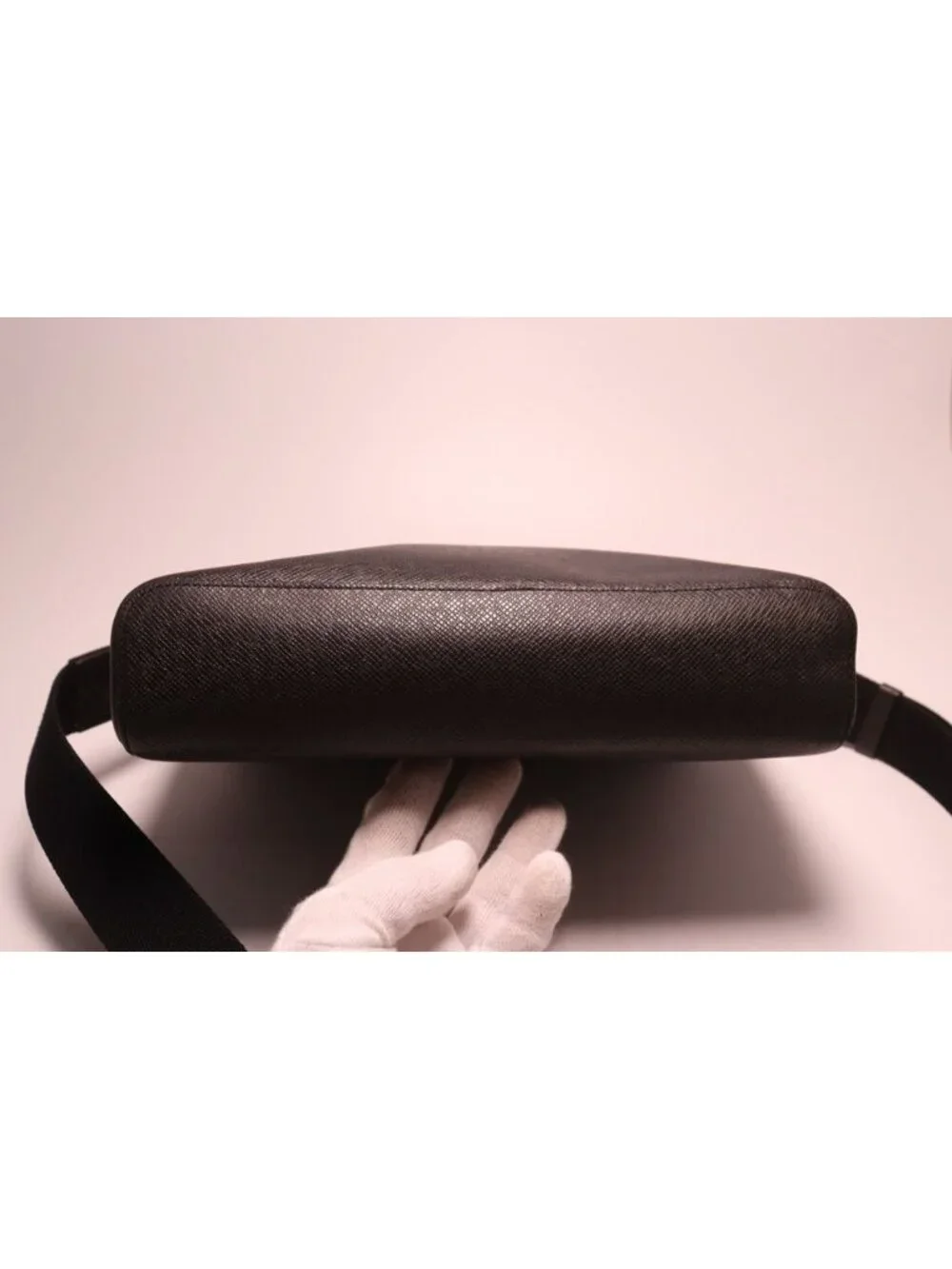 Louis Vuitton Taiga Anton Messenger PM Shoulder Bag